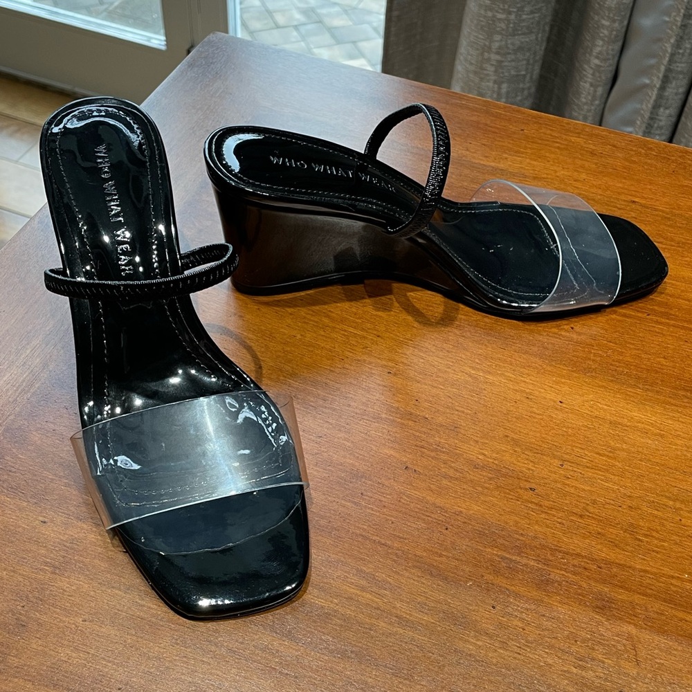 Black wedges
